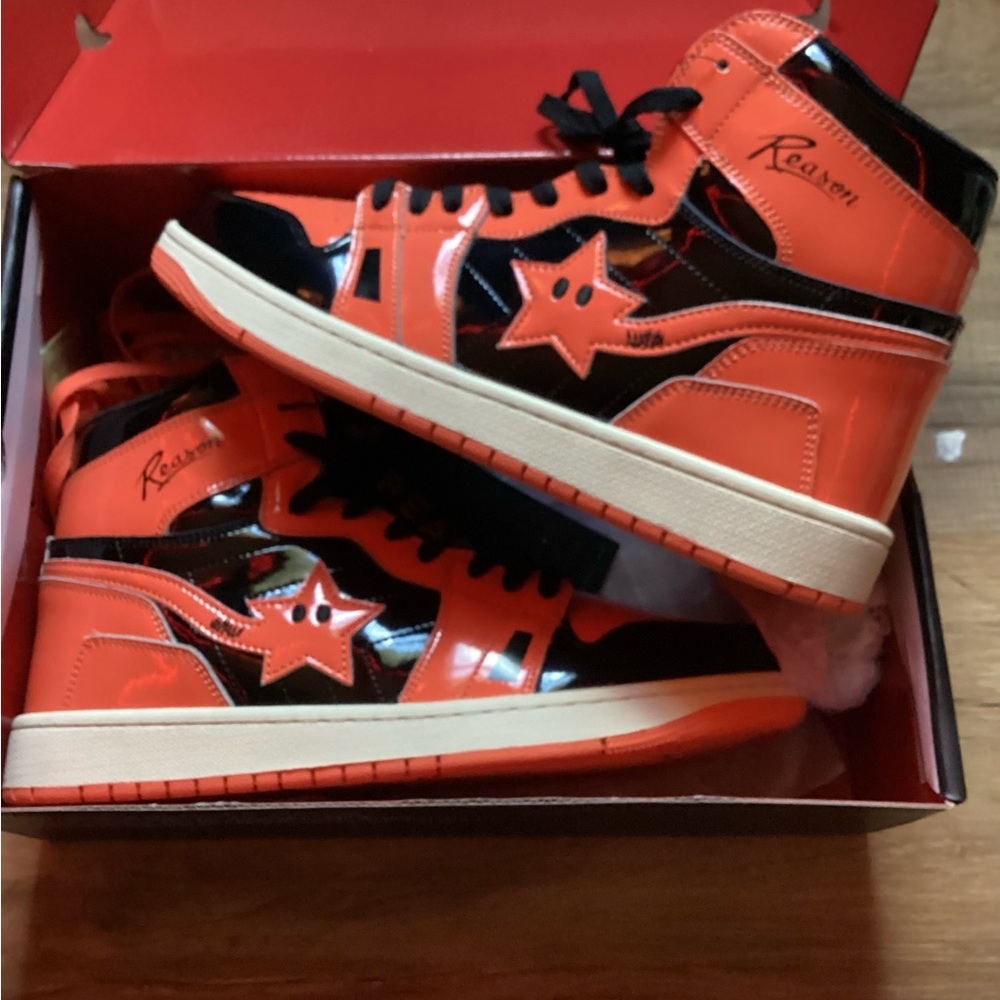 Shooting Stars Patent Leather Sneaker.